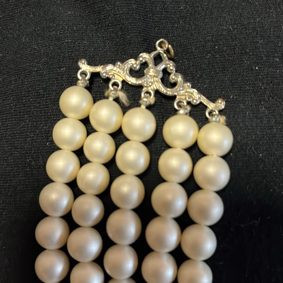 Vintage Pearl Necklace 5 strand. Never worn. - Picture 3 of 5